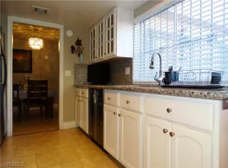 Photo #5: 2377289 Listing