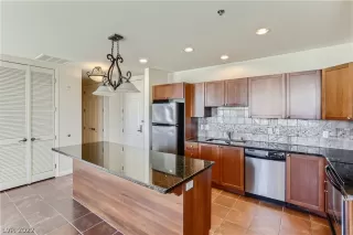 Photo #2: 2377323 Listing