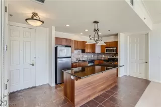 Photo #3: 2377323 Listing