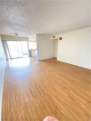 Photo #4: 2377339 Listing 