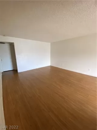 Photo #5: 2377339 Listing 