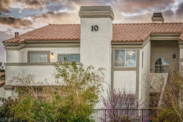 MLS: 2377395 Condo For Sale