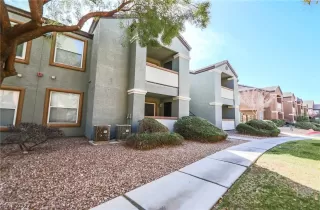 Photo #2: 2377402 Listing