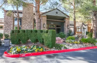 Photo #6: 2377402 Listing