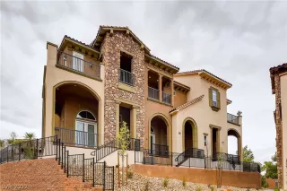 Photo #2: 2377433 Listing 