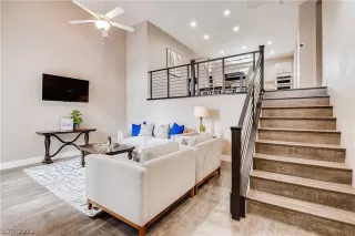 Photo #6: 2377433 Listing 