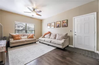 Photo #3: 2377435 Listing 