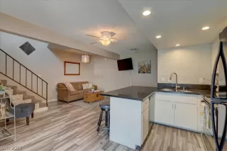 Photo #3: 2377438 Listing