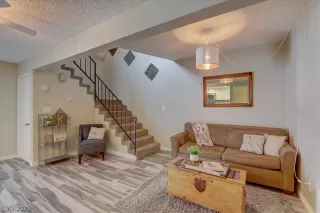 Photo #4: 2377438 Listing