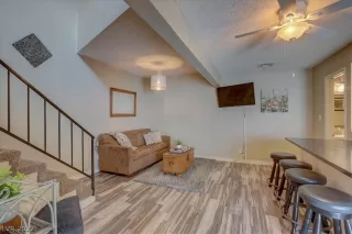 Photo #5: 2377438 Listing