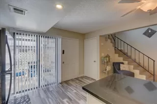 Photo #6: 2377438 Listing