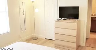 Photo #5: 2377453 Listing