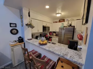 Photo #4: 2377458 Listing