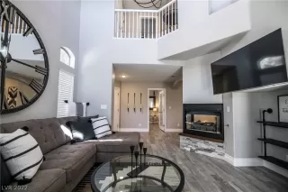 Photo #2: 2377467 Listing