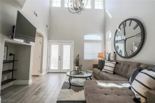 Photo #4: 2377467 Listing