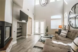 Photo #5: 2377467 Listing