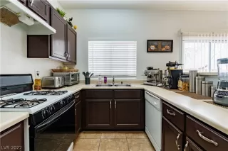 Photo #4: 2377469 Listing