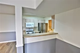 Photo #4: 2377478 Listing