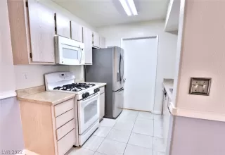 Photo #5: 2377478 Listing