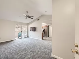 Photo #3: 2377501 Listing