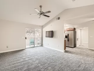 Photo #4: 2377501 Listing