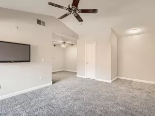 Photo #6: 2377501 Listing