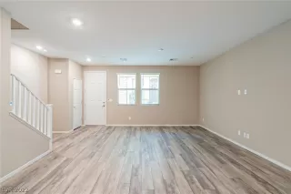 Photo #2: 2377508 Listing