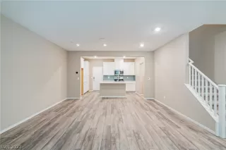 Photo #6: 2377508 Listing