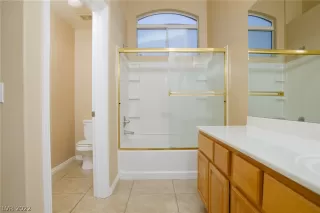 Photo #5: 2377512 Listing