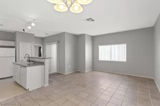 Photo #4: 2377523 Listing 