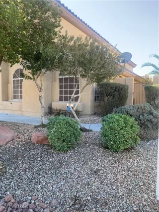 Photo #1: 2377555 Listing 