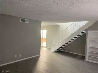 Photo #3: 2377560 Listing