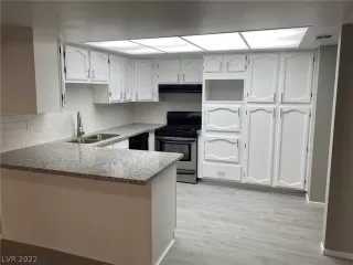 Photo #4: 2377560 Listing