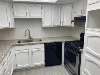 Photo #5: 2377560 Listing