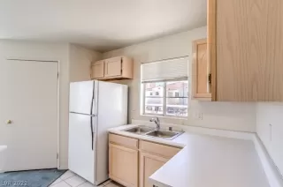 Photo #4: 2377572 Listing 