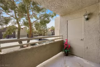 Photo #5: 2377590 Listing 