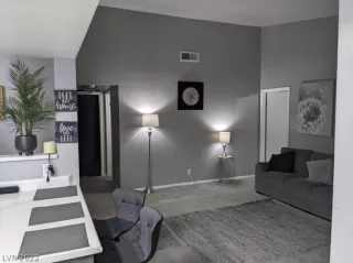 Photo #3: 2377603 Listing