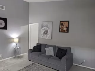 Photo #4: 2377603 Listing