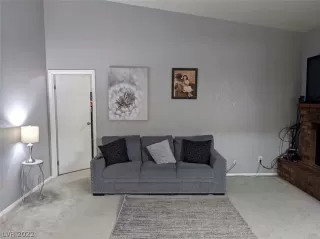 Photo #5: 2377603 Listing