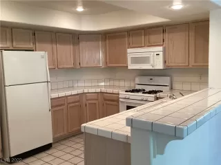 Photo #4: 2377625 Listing 