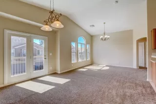 Photo #4: 2377629 Listing