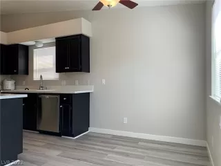 Photo #4: 2377674 Listing 