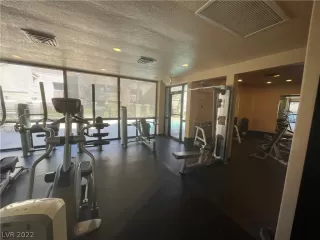 Photo #5: 2377676 Listing 