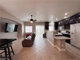 Photo #5: 2377692 Listing 