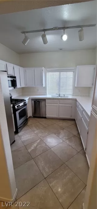 Photo #3: 2377696 Listing 