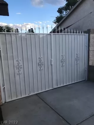 Photo #5: 2377751 Listing 