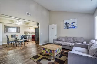 Photo #4: 2377779 Listing