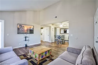 Photo #5: 2377779 Listing