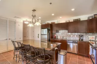 Photo #2: 2377785 Listing
