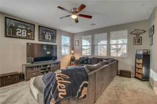 Photo #4: 2377886 Listing